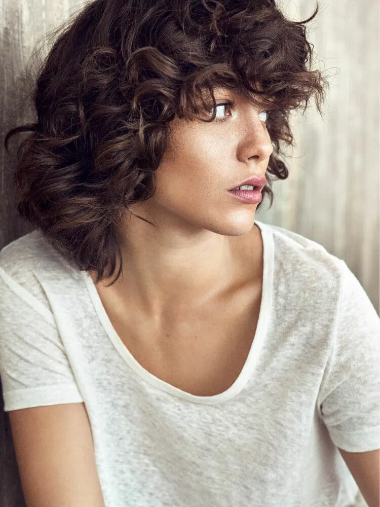 Прическа вьющиеся волосы женская fast, simple image host Curly hair styles, Short curly hair, Short curly haircut