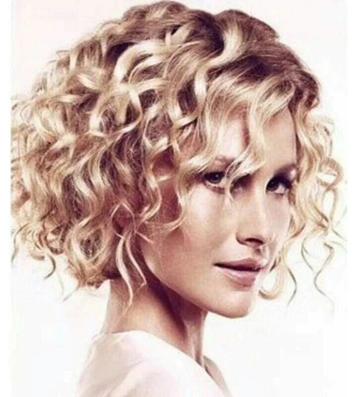 Прическа завивка на короткие волосы фото Like it! Medium curly hair styles, Curly hair styles, Haircuts for curly hair