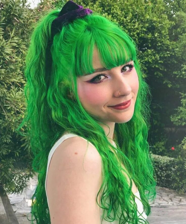 Прическа зеленые волосы Good Dye Young on Instagram: "Shining bright green ✨ ⠀ Semi-permanent in Kowabun