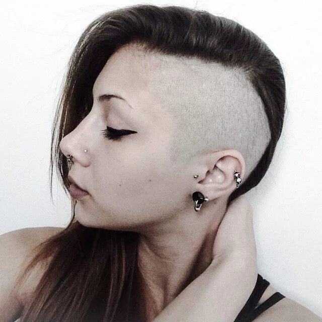 Прическа женская бритые бока @christina_rosex3 on Instagram: "" Frisuren, Sidecut