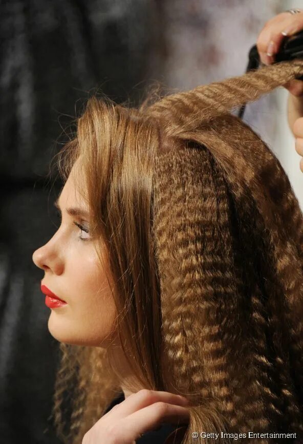 Прическа женская гофре Hair - 90's Crimped Idee per acconciature, Arricciare i capelli, Acconciature be