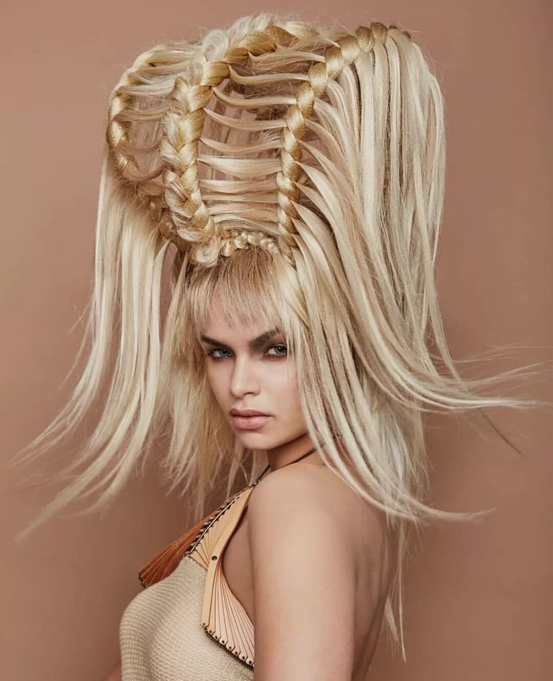 Прическа женская пинтерест Épinglé sur In your head is the fantasy Coiffure facile, Cheveux courts mariage,