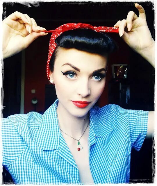 Прическа женская рок н ролла Idda van Munster: Rosie the Riveter hairstyle: We Can Blog It! Rockabilly girl, 