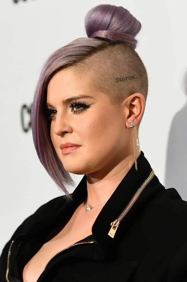 Прическа женская сесен It seems that the TV personality and fashion designer Kelly Osbourne is not afra