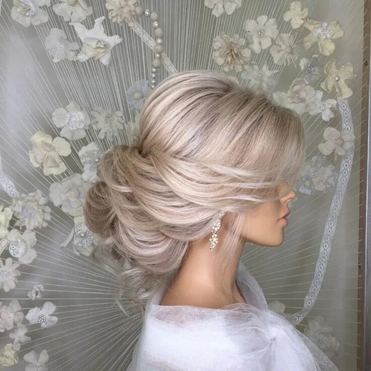 Прическа женская свадебная Pin on peinados Short hair styles, Wedding hair and makeup, Hair trends