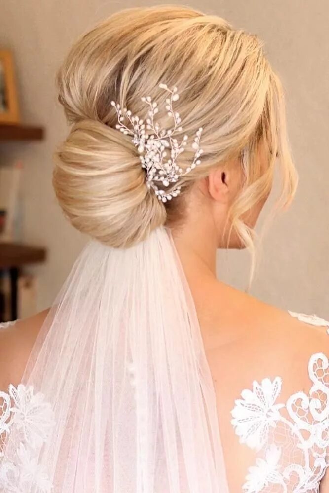 Прическа женская свадебная Wedding Hairstyles With Veil 2024 Guide + Expert Tips Trendy wedding hairstyles,