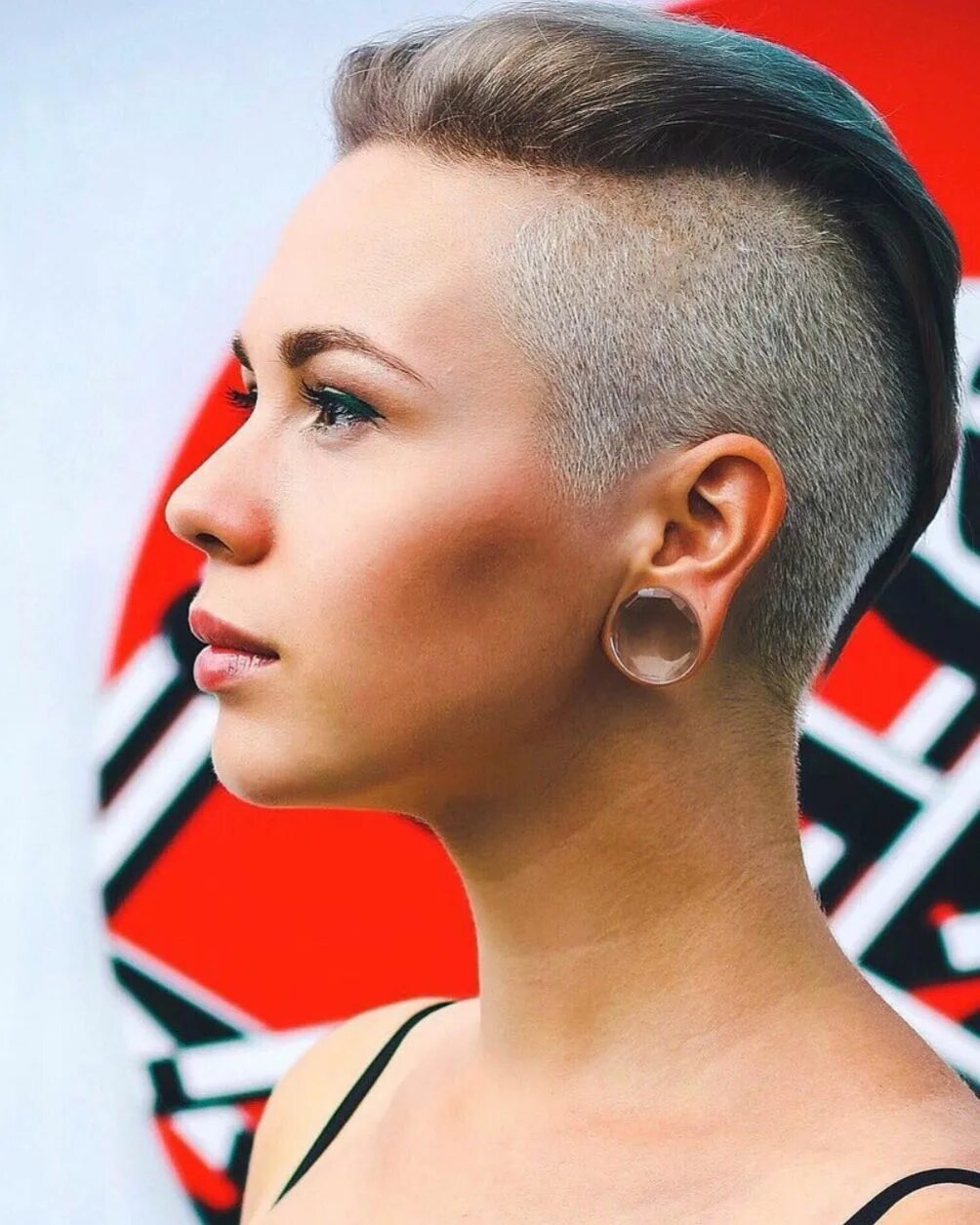 Прическа женская выбритая сторона Pin on Dames undercut