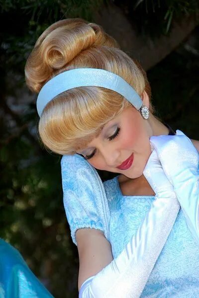 Прическа золушки для девочки Cinderella Disney princess cosplay, Disney princess fashion, Disneyland face cha