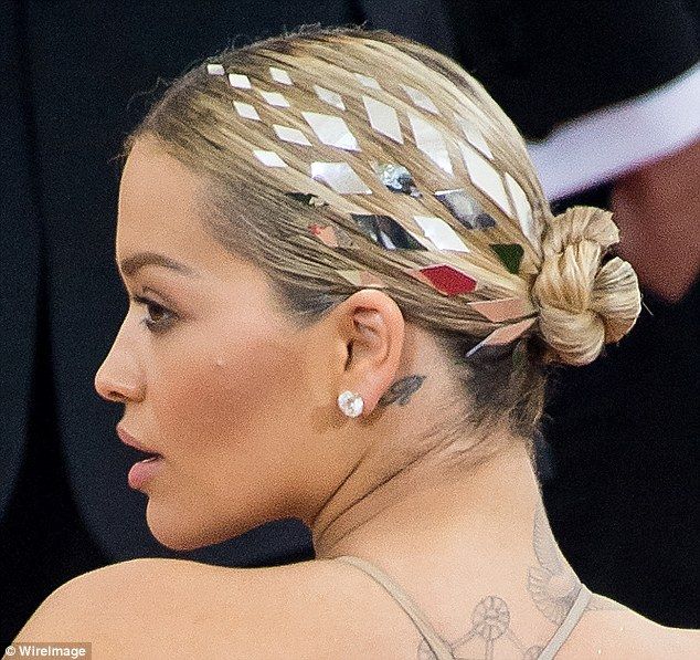 Прическа звезда фото All of the beauty details you didn't see at last night's Met Gala Futuristic hai