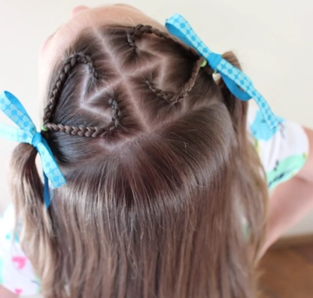 Прическа звездочка для девочки Pin by Micaela on Hairdos Kids hairstyles, Baby hairstyles, Hair styles