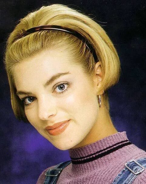 Прически 00 х годов 90s short hairstyle Short hair styles, 90s hairstyles short, Short bob hairstyle