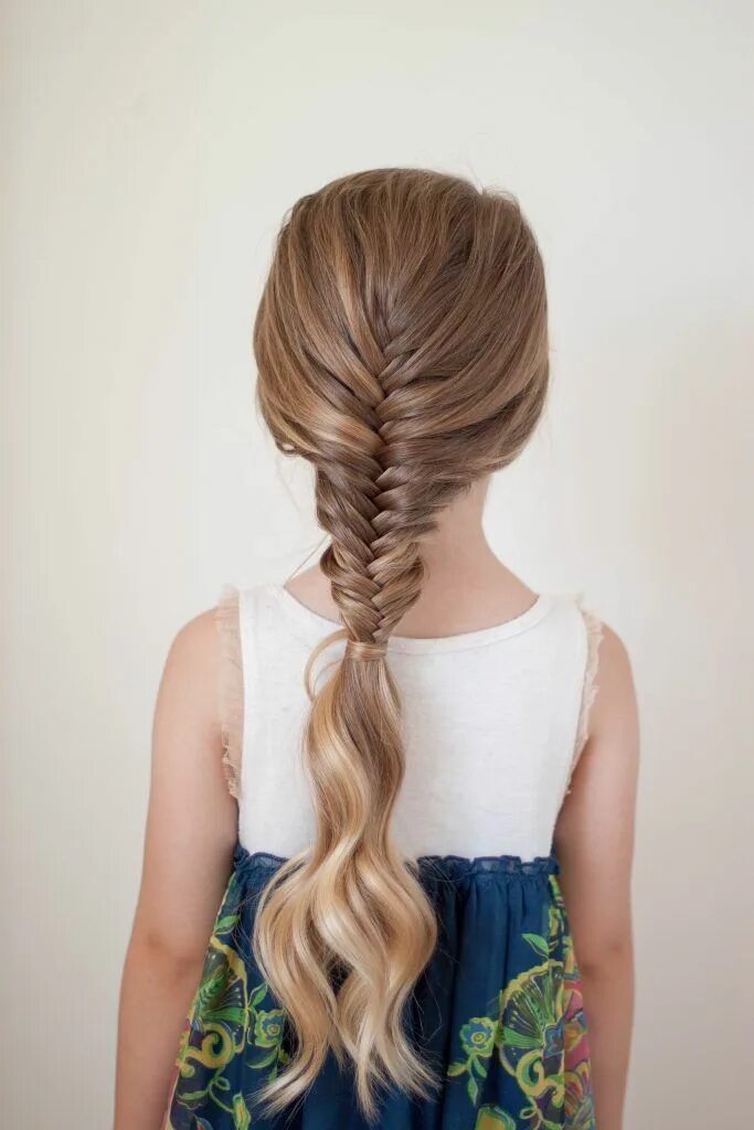 Прически 11 12 лет French Fishtail Braid CGH Lifestyle Capelli a spina di pesce, Capelli bambino, A