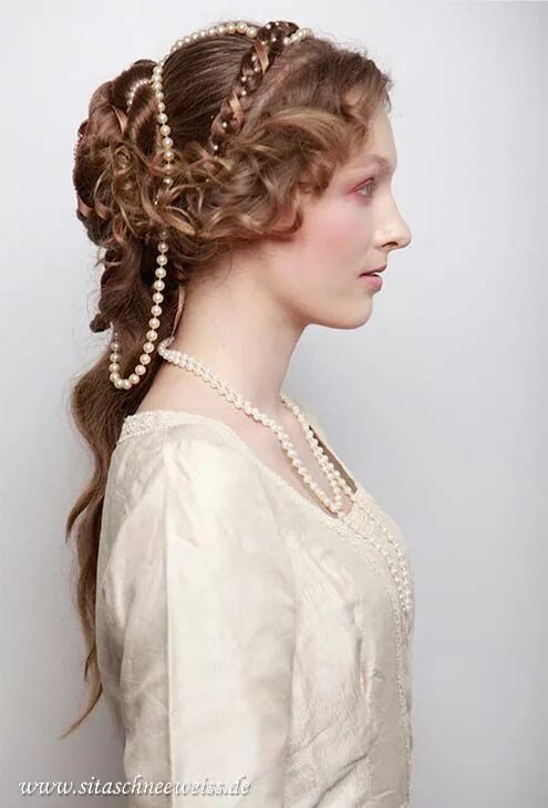 Прически 19 года Hair - Haare - Frisuren Renaissance hairstyles, Medieval hairstyles, Historical 