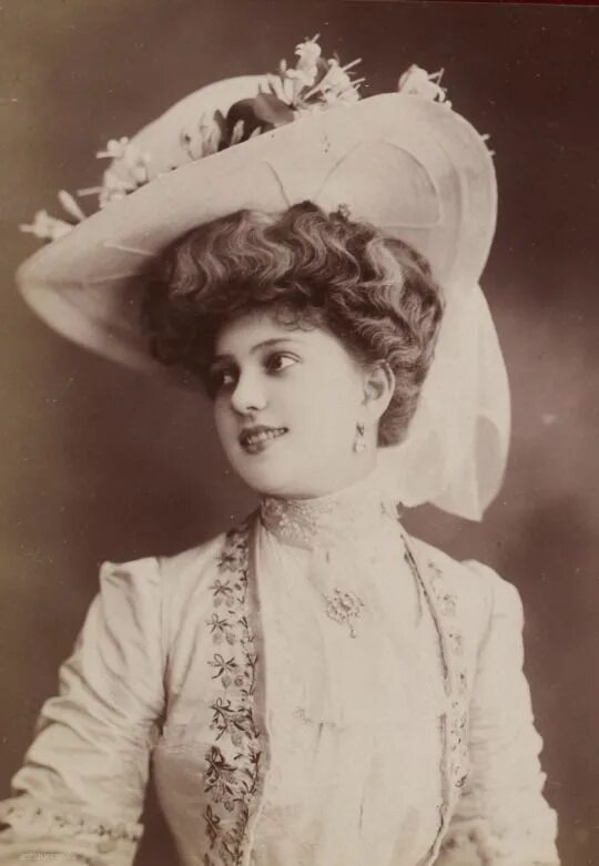 Прически 1900 х годов женские L'ancienne cour - 1900s Vintage photos women, Vintage portraits, Pretty hats