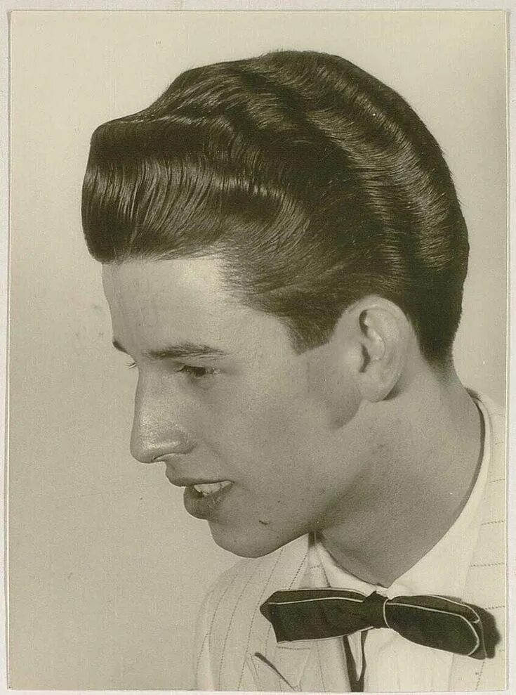 Прически 1930 годов мужские #hairstyle #night #mens #prom #s50s men's hairstyle Prom Night Vintage hairstyle