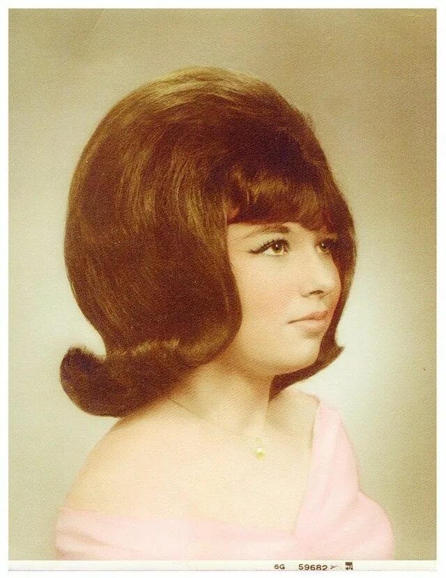 Прически 1960 годов женские Hair Was Big And Bigger In The 1960s - Flashbak Bouffant hair, Sixties hair, 196