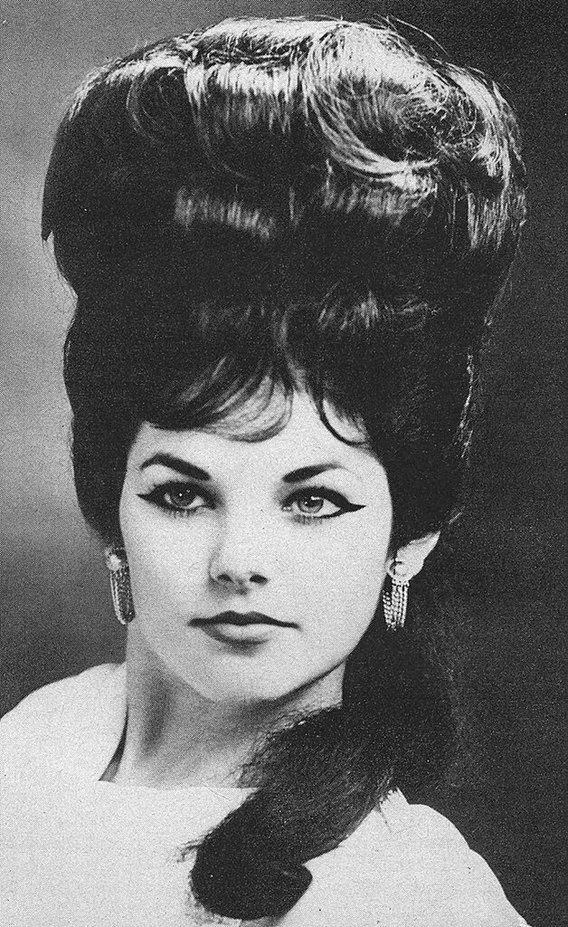 Прически 1960 годов женские priscilla presley - Google Search Priscilla presley, Elvis and priscilla, Elvis