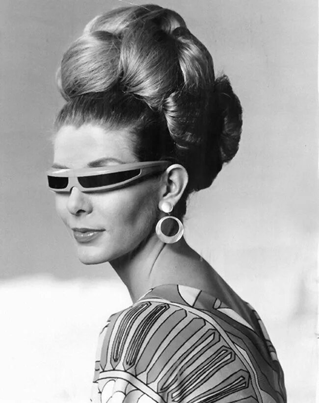 Прически 1960 женские Vintage 1960s sunglasses and hair. #vintagephoto #vintagehairstyle Sunglasses vi