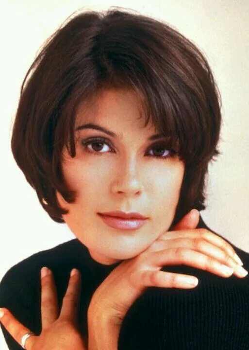 Прически 1990 года Teri Hatcher as Lois Lane on Lois and Clark: The New Adventures of Superman. Sho