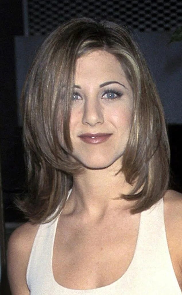 Прически 1995 года 1995 from Jennifer Aniston's Hair Through the Years Hair Jennifer aniston hair, 