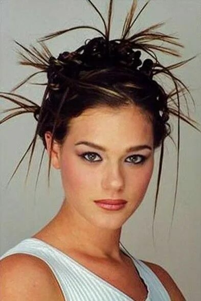 Прически 2000 годов THE Greatest 90s Hairstyles & Hair Accessories Making A Comeback Spiked hair, Ra