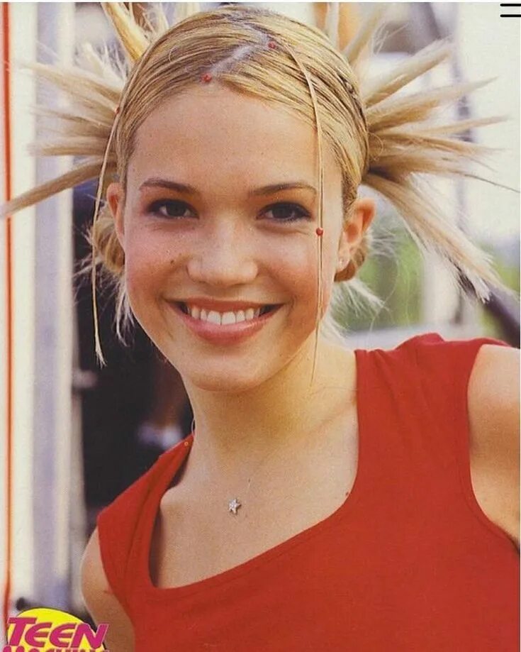 Прически 2000 х годов The Worst Hairstyles We Used To Love 2000s hairstyles, Short hair styles, 90s gr