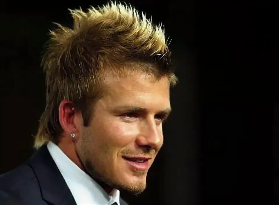 Прически 2002 года David Beckham’s 10 GREATEST ever hairstyles David beckham hairstyle, Haircuts fo