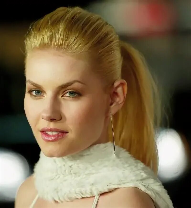 Прически 2004 года Zonehairstyles.com Womens hairstyles, Hair beauty, Elisha cuthbert