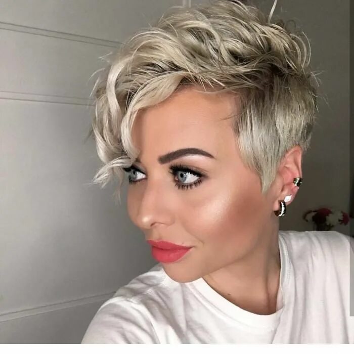 Прически 2019 году Стрижки для тонких волос - короткие, средние, длинные (фото) Haircut for thick h