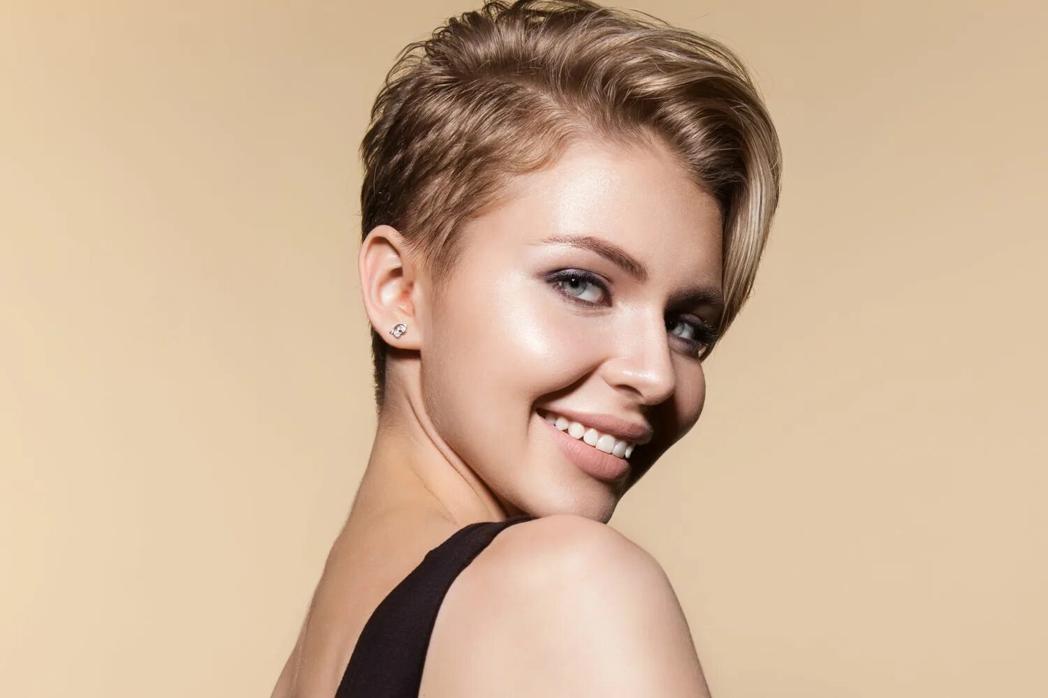 Прически 2023 женские 18 Chic Asymmetrical Haircuts That Will Make You Want to Go Short