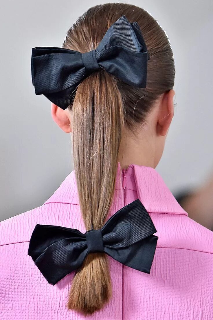 Прически 2024 с бантом The key hair trends from the spring/summer 2024 fashion weeks Tendencias de cabe