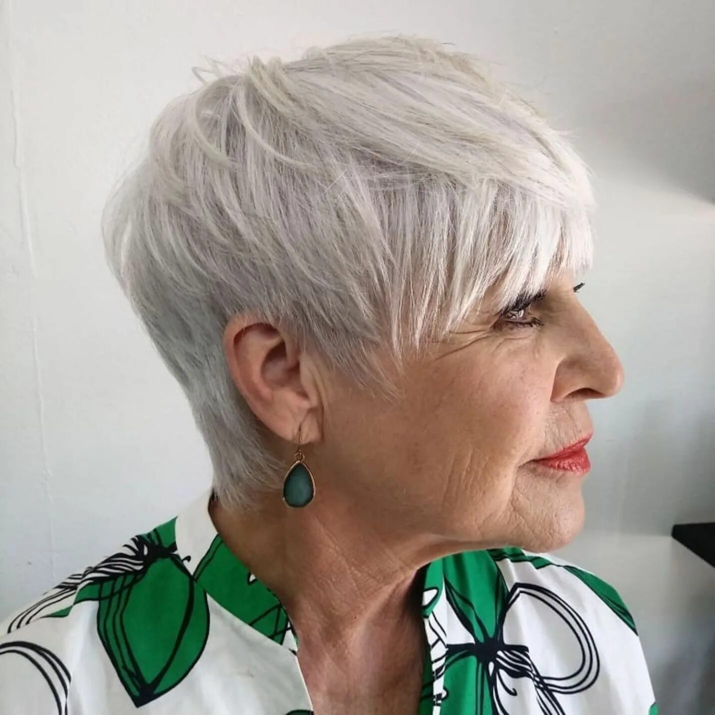 60+ Chic Hairstyles for Women Over 40 to Consider in 2024