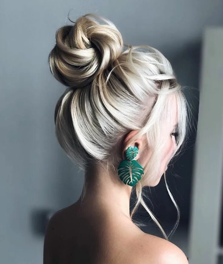 Прически 2024 женские праздничные koczek Romantic updo hairstyles, Long hair styles, Hair styles