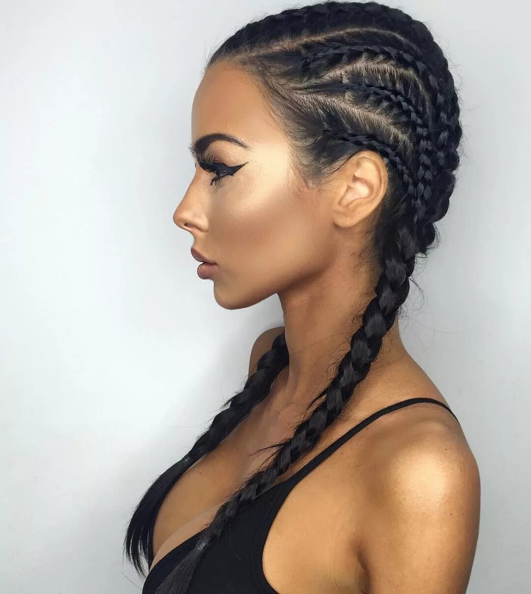 Прически 2024 женские заплетенные Manuela Mosca on Instagram: "@theblowatcreator @mrdbiggin" Boxer braids hairstyl