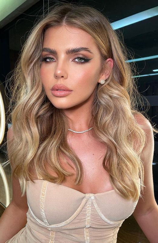 Прически 2025 модные года 50+ Trendy Hair Colour For Every Women :Soft tones of gold and beige