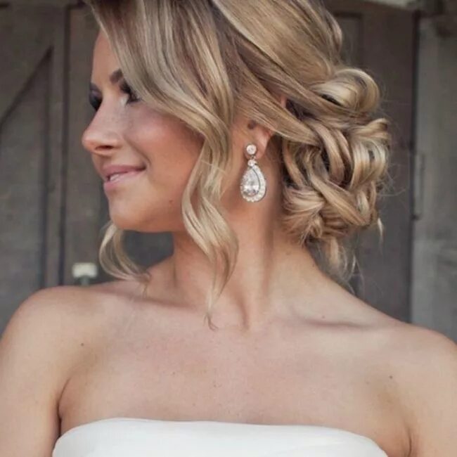 Прически 24 39 Elegant Updo Hairstyles for Beautiful Brides Gelin saç modelleri, Düğün saç m