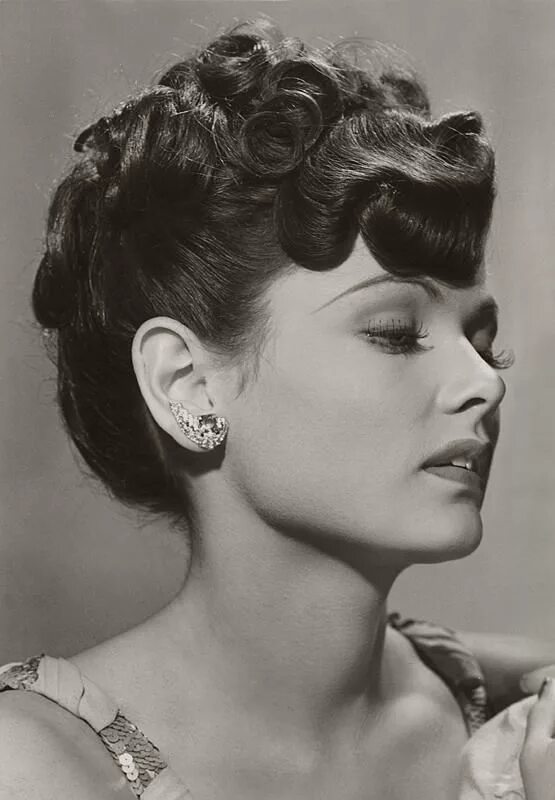 Прически 40 годов Gene Tierney in The Shanghai Gesture (1941) Vintage hairstyles, 1940s hairstyles