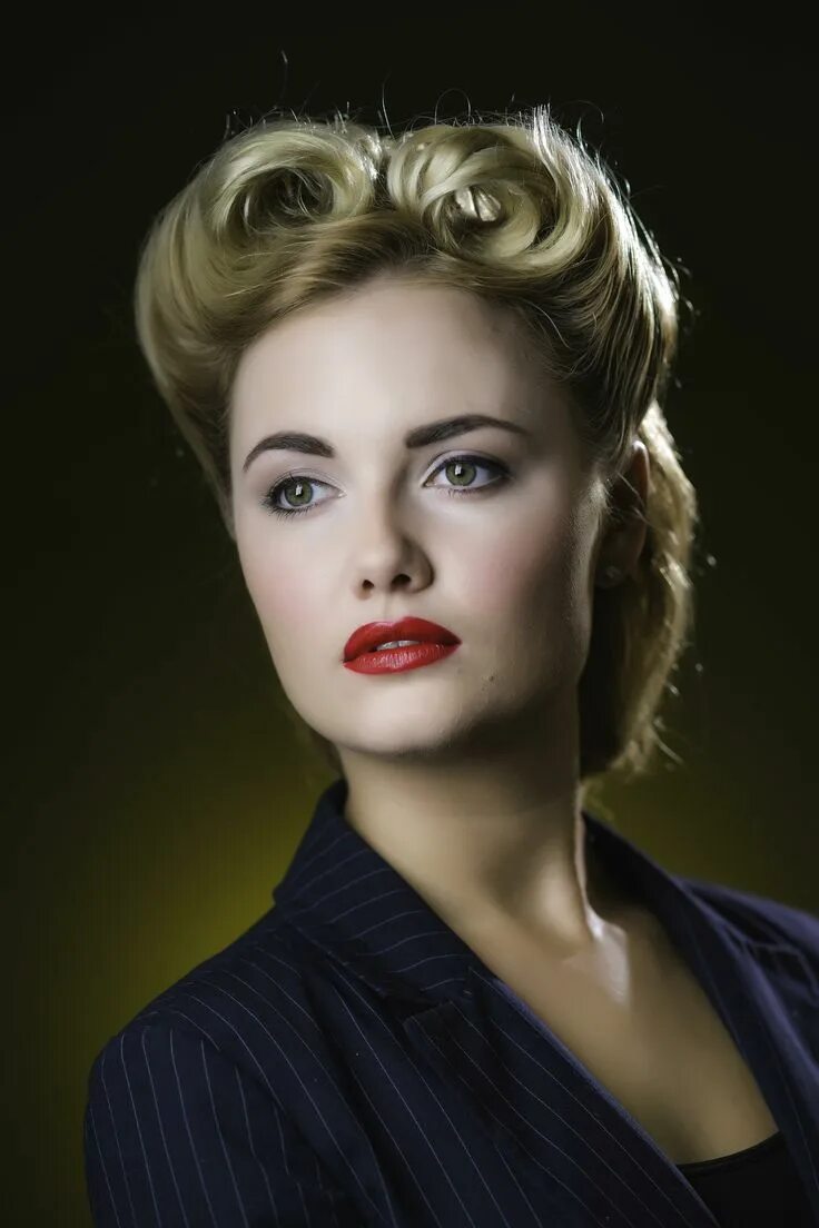 Прически 40 женские на длинные волосы JGB Evita 1940s Hair & Makeup by Jax 1940s hairstyles, 1940s hairstyles for long