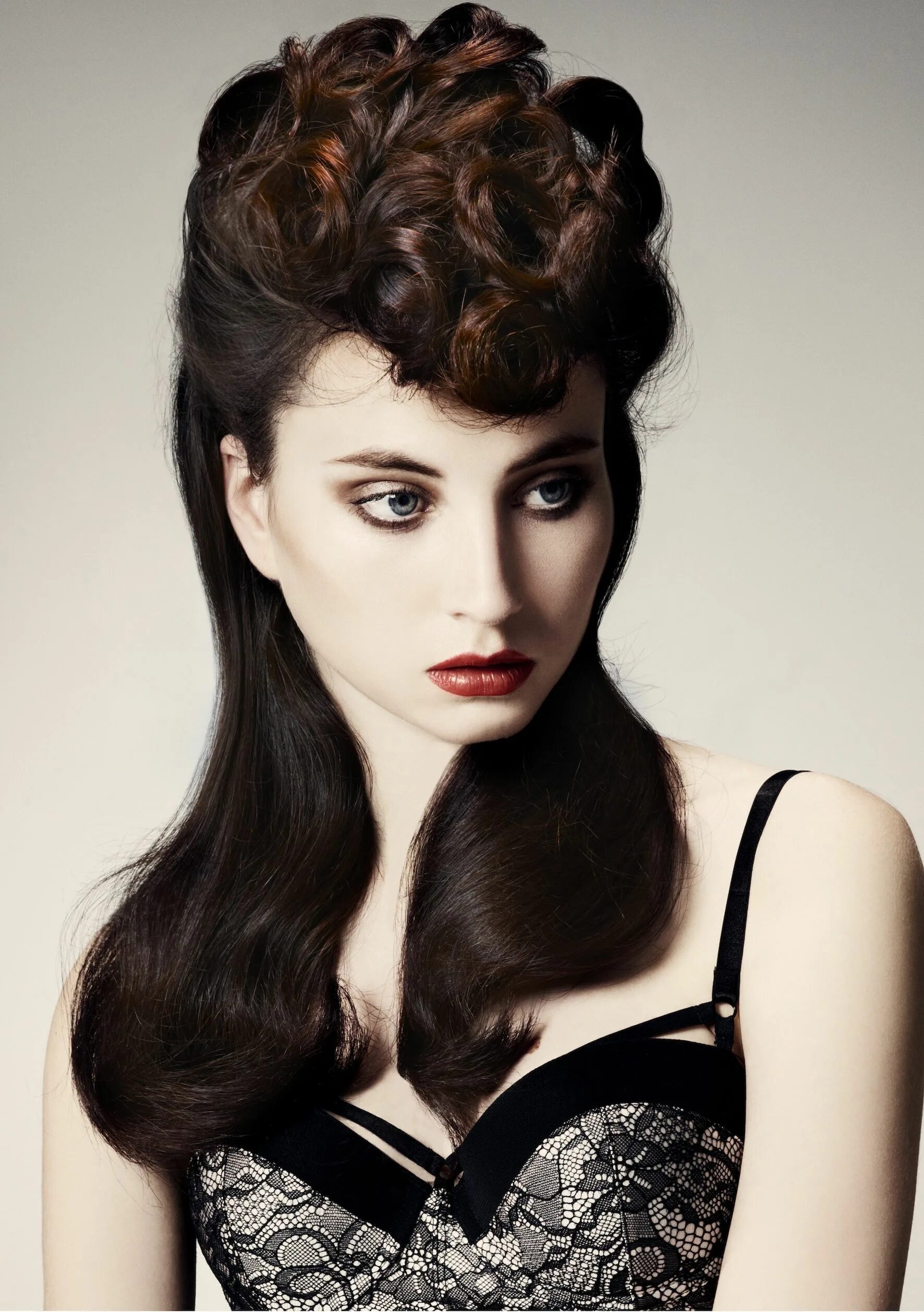 Прически 50 длинные волосы 1940s Hat Inspired Hair Style