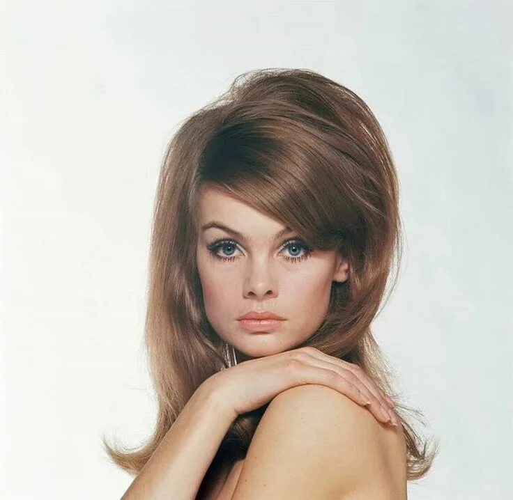 Прически 60 годов женские на средние Jean Shimpton 60s-peace Mod hair, 60s hair, Womens hairstyles