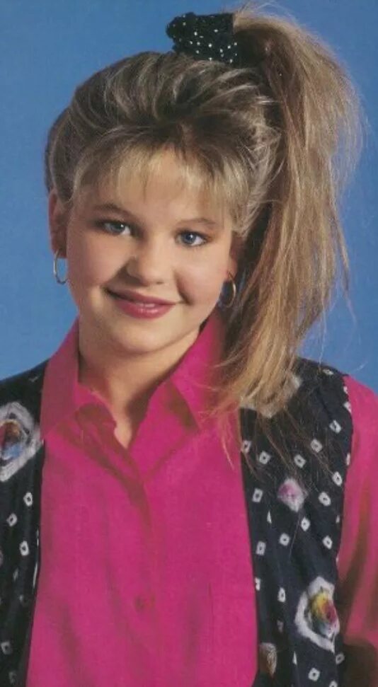 Прически 90х годов 90s hairstyles scrunchies - Google Search 90s hairstyles, 80s hair, Side ponytai