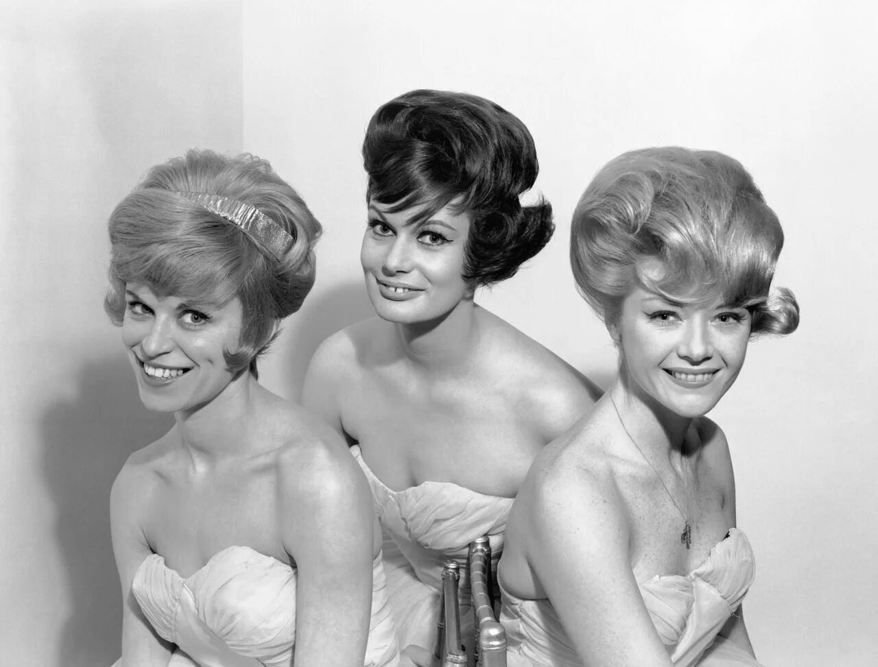 Прически американок 60 годов The Hair Hall of Fame: 1960s Vintage hairstyles, Big hair, Retro hairstyles