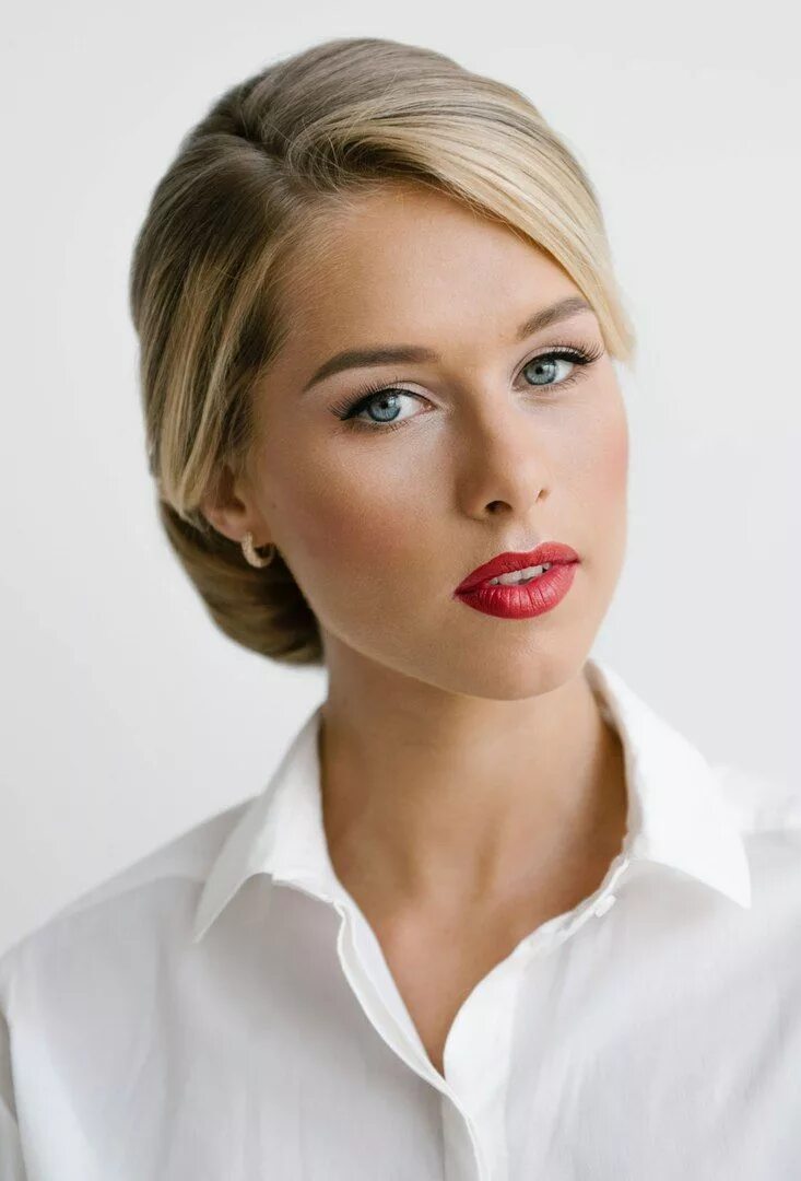 Прически делового стиля женские на средние волосы Pin by james boateng on Jacqueline Professional headshots women, Business headsh