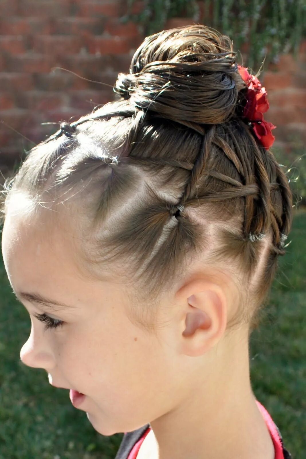 30+ Absolutely Adorable Flower Girl Hairstyles + Tutorials Hair styles, Girl hai