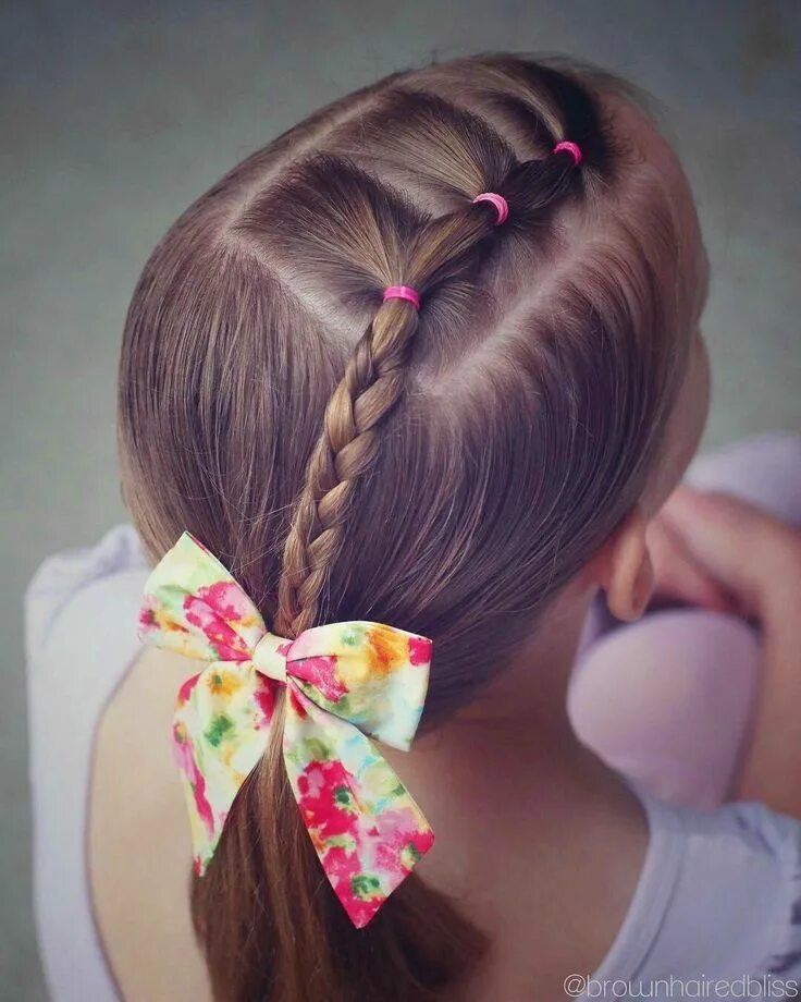 Простые и красивые прически для девочек на 1 сентября 2023 Kids hairstyles, Baby