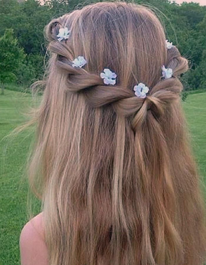 Прически девочкам на длинные распущенные peinados de primera comunion - Buscar con Google Long hair styles, Spring hairst