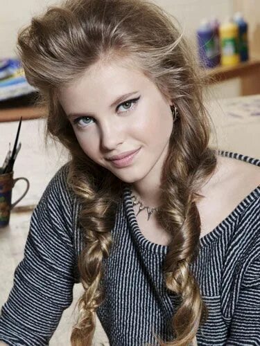 Прически девочки подростковые длинные Get Artsy Knotted Pigtails Braids Long hair styles, Hair styles, Plaits hairstyl