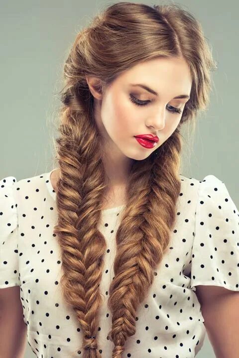 Прически девушек длинные Like a Little red ridinghood Pigtail hairstyles, Black hair salons, Braided pigt