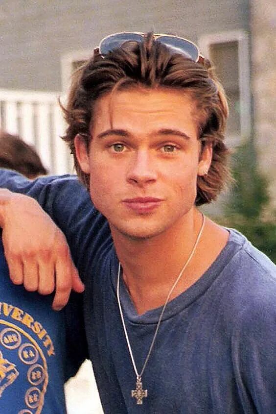 Прически девяностых мужские Brad Pitt Styles For You! Estilo de brad pitt, Brad pitt, Cabello de brad pitt