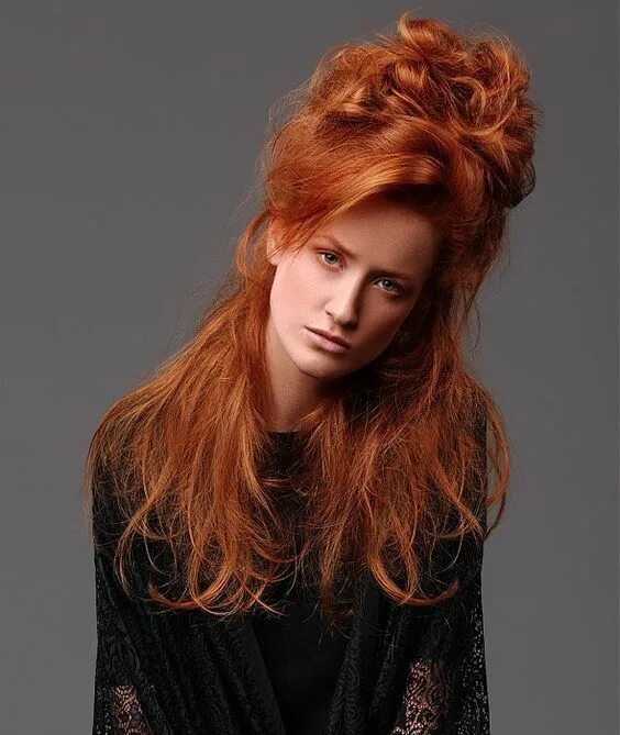 Прически длинные рыжие волосы coiffure rousse avec attache Christine Margossian Long red hair, Hair styles, Lo